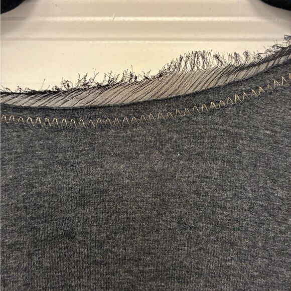 ANTHROPOLOGIE DELETTA Short Sleeve Floral Top Gray Women’s Size Medium - Picture 4 of 6